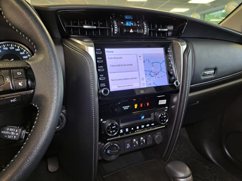 Toyota HILUX SW4 2.8 D-4D TURBO DIESEL SRX 4X4 AUTOMÁTICO 19