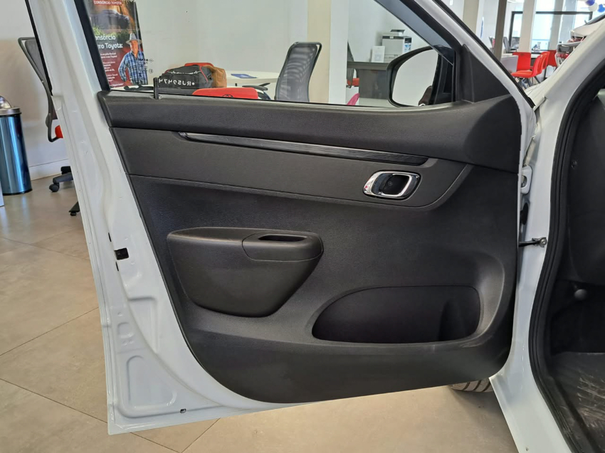 Renault KWID 1.0 12V SCE FLEX INTENSE MANUAL 18