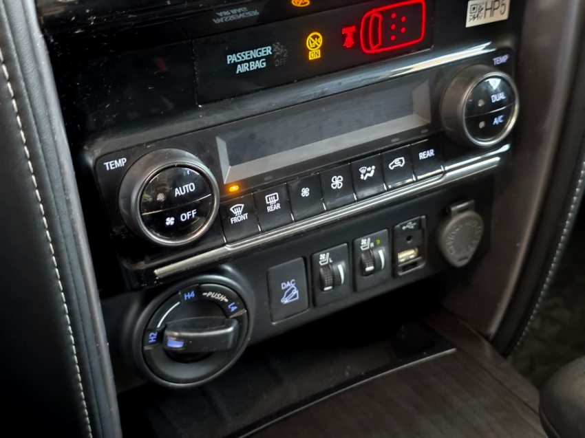 Toyota HILUX SW4 2.8 D-4D TURBO DIESEL SRX 7L 4X4 AUTOMÁTICO 23