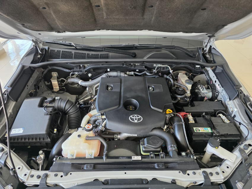 Toyota HILUX SW4 2.8 D-4D TURBO DIESEL SRX 7L 4X4 AUTOMÁTICO 6