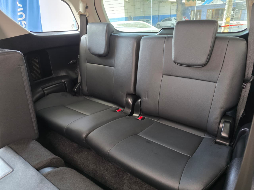 Toyota HILUX SW4 2.8 D-4D TURBO DIESEL SRX 7L 4X4 AUTOMÁTICO 30