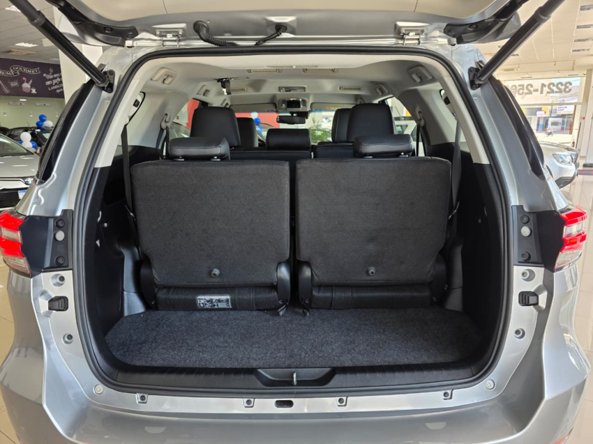 Toyota HILUX SW4 2.8 D-4D TURBO DIESEL SRX 7L 4X4 AUTOMÁTICO 11