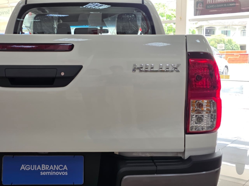 Toyota HILUX 2.8 D-4D TURBO DIESEL CD POWER PACK 4X4 AUTOMÁTICA 8