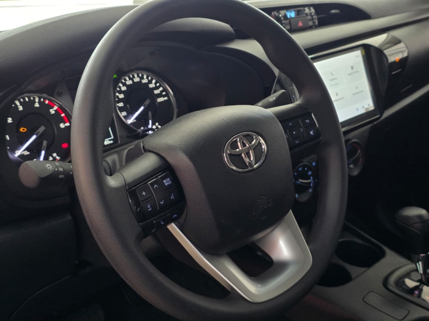 Toyota HILUX 2.8 D-4D TURBO DIESEL CD POWER PACK 4X4 AUTOMÁTICA 15