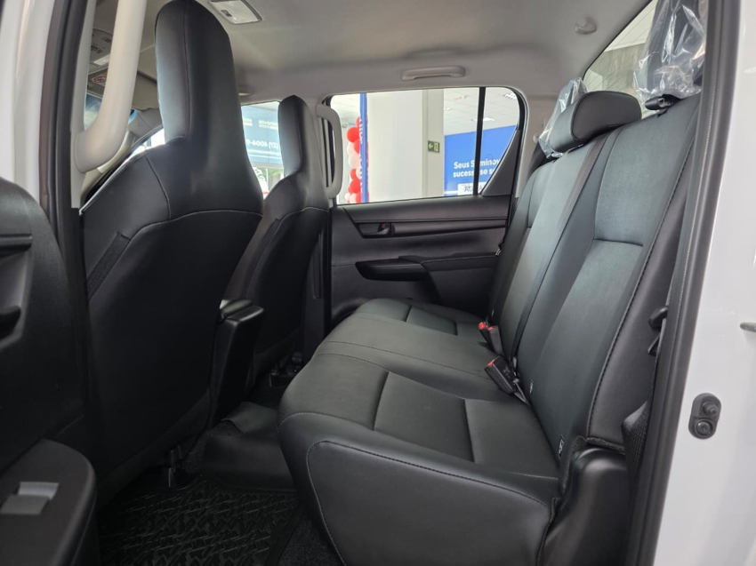 Toyota HILUX 2.8 D-4D TURBO DIESEL CD POWER PACK 4X4 AUTOMÁTICA 23