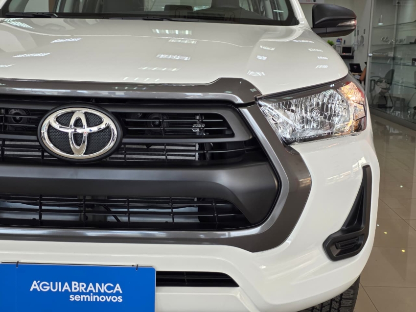 Toyota HILUX 2.8 D-4D TURBO DIESEL CD POWER PACK 4X4 AUTOMÁTICA 3