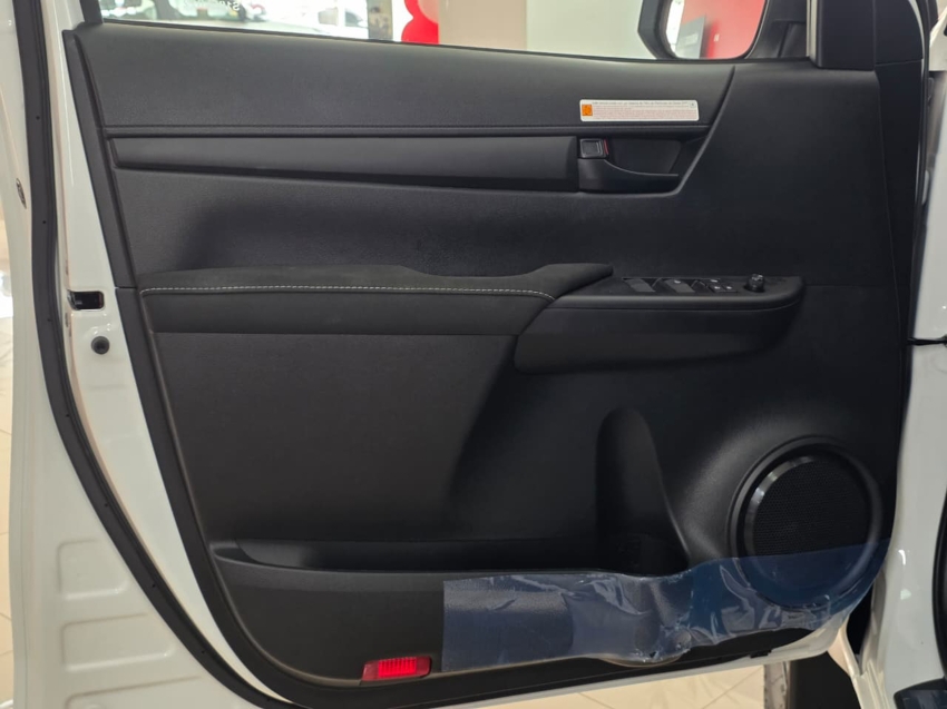Toyota HILUX 2.8 D-4D TURBO DIESEL CD POWER PACK 4X4 AUTOMÁTICA 18