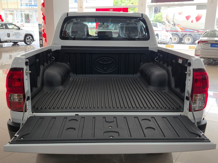 Toyota HILUX 2.8 D-4D TURBO DIESEL CD POWER PACK 4X4 AUTOMÁTICA 10