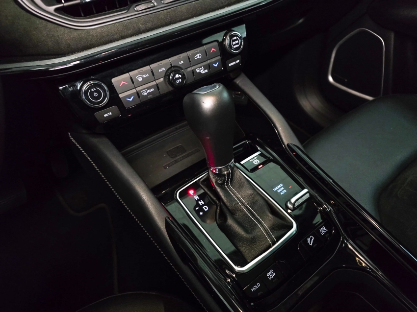 Carro JEEP COMMANDER