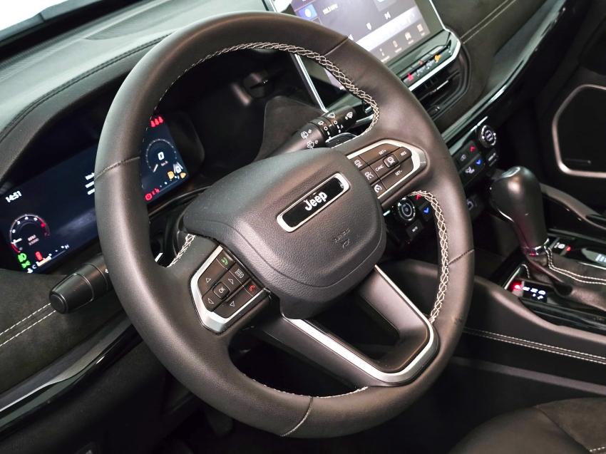 Carro JEEP COMMANDER