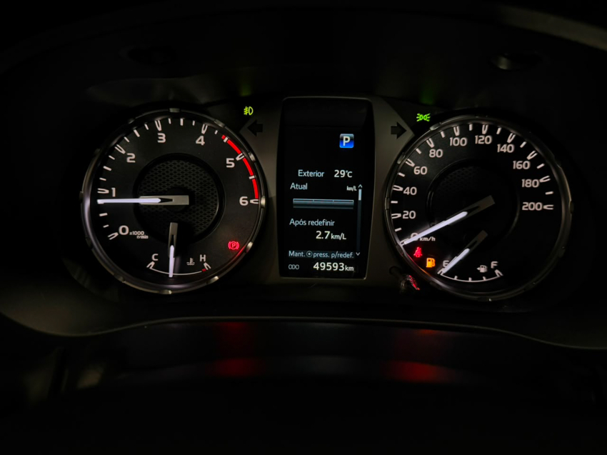 Toyota HILUX 2.8 D-4D TURBO DIESEL CD SRX 4X4 AUTOMÁTICO 10