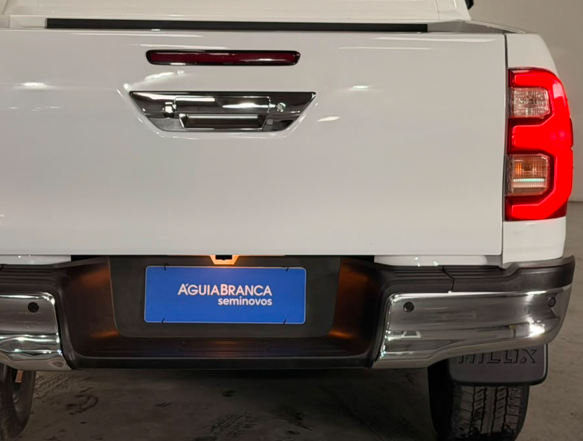 Toyota HILUX 2.8 D-4D TURBO DIESEL CD SRX 4X4 AUTOMÁTICO 8