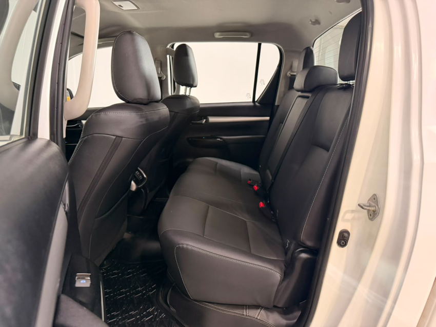 Toyota HILUX 2.8 D-4D TURBO DIESEL CD SRX 4X4 AUTOMÁTICO 26