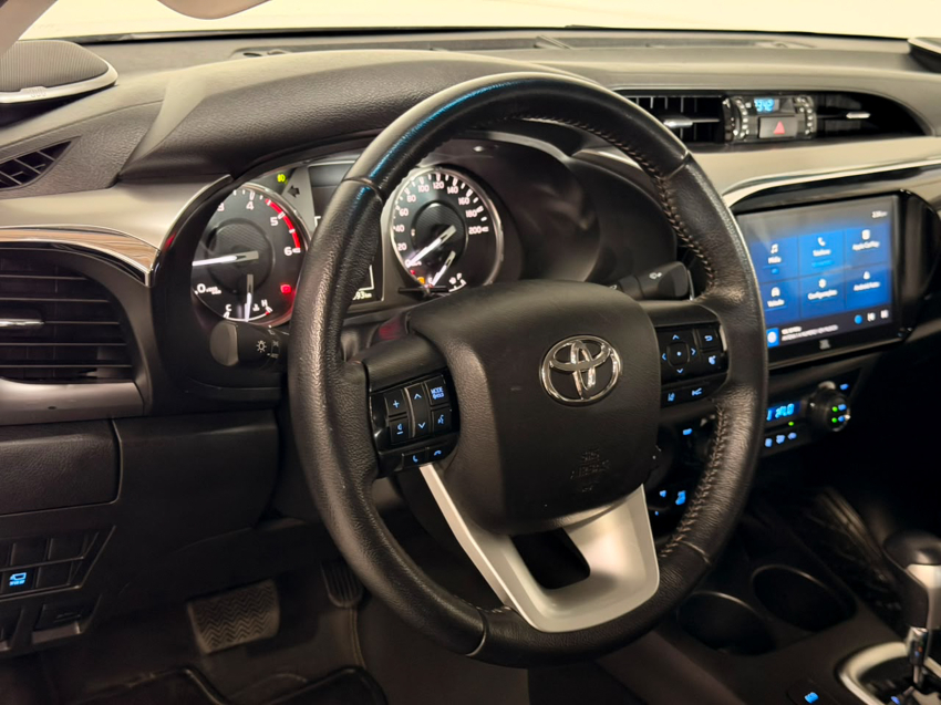 Toyota HILUX 2.8 D-4D TURBO DIESEL CD SRX 4X4 AUTOMÁTICO 11