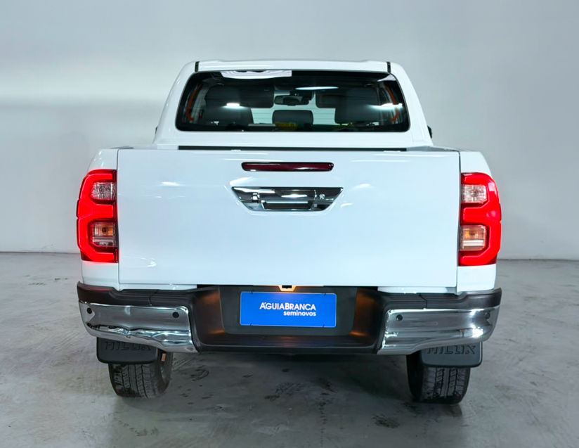 Toyota HILUX 2.8 D-4D TURBO DIESEL CD SRX 4X4 AUTOMÁTICO 7