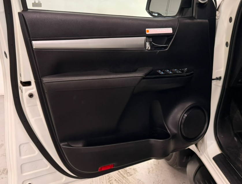 Toyota HILUX 2.8 D-4D TURBO DIESEL CD SRX 4X4 AUTOMÁTICO 20