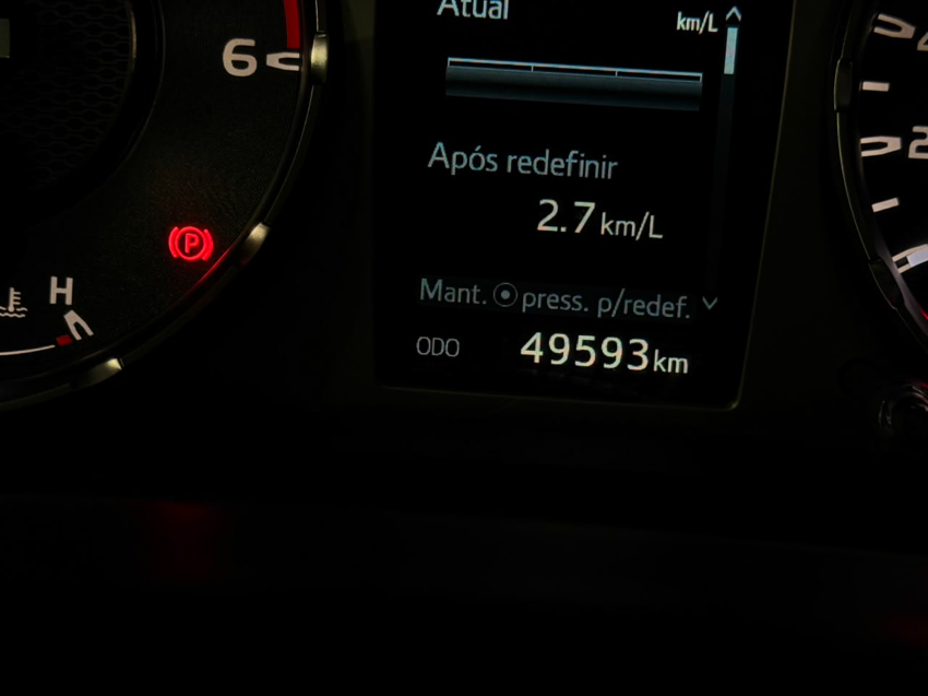 Toyota HILUX 2.8 D-4D TURBO DIESEL CD SRX 4X4 AUTOMÁTICO 12