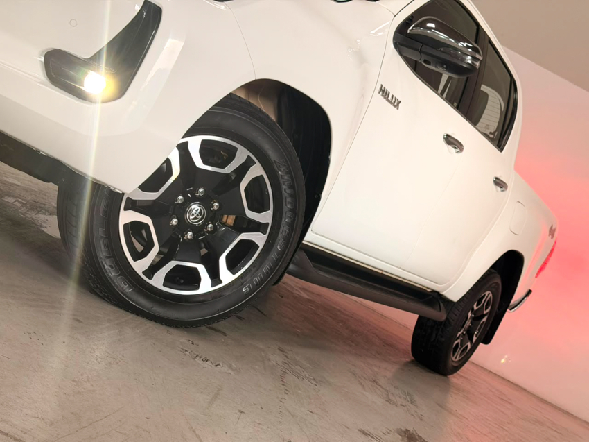 Toyota HILUX 2.8 D-4D TURBO DIESEL CD SRX 4X4 AUTOMÁTICO 2