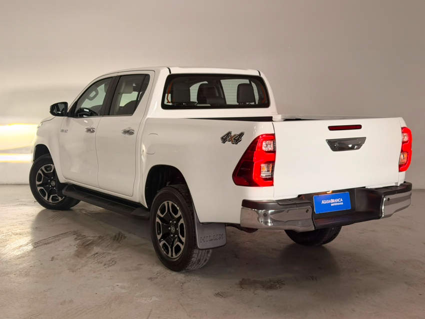 Toyota HILUX 2.8 D-4D TURBO DIESEL CD SRX 4X4 AUTOMÁTICO 6