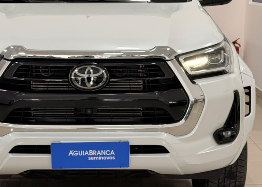 Toyota HILUX 2.8 D-4D TURBO DIESEL CD SRX PLUS 4X4 AUTOMÁTICO 4