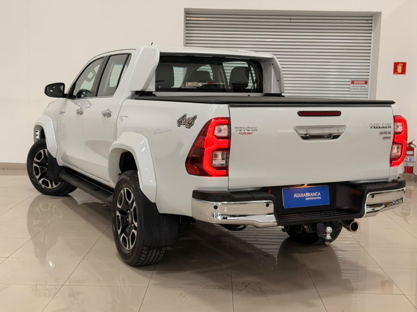 Toyota HILUX 2.8 D-4D TURBO DIESEL CD SRX PLUS 4X4 AUTOMÁTICO 7