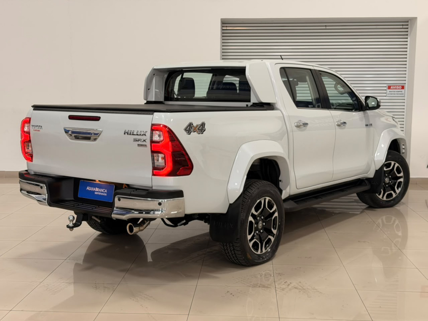 Toyota HILUX 2.8 D-4D TURBO DIESEL CD SRX PLUS 4X4 AUTOMÁTICO 10