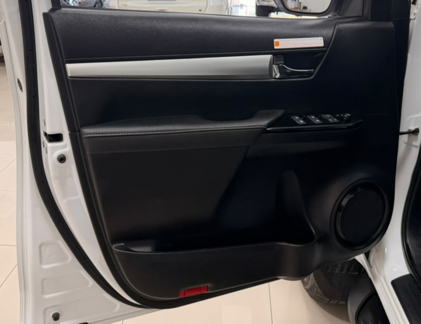 Toyota HILUX 2.8 D-4D TURBO DIESEL CD SRX PLUS 4X4 AUTOMÁTICO 20