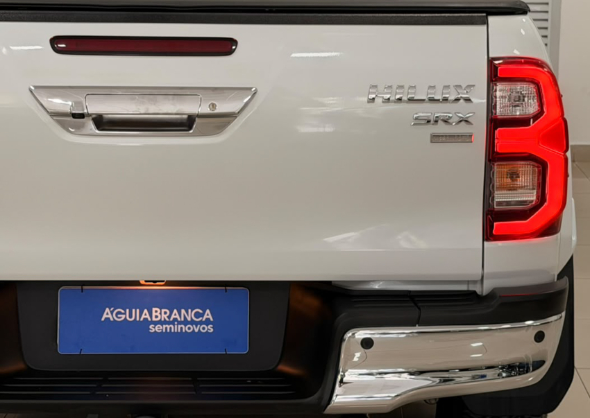 Toyota HILUX 2.8 D-4D TURBO DIESEL CD SRX PLUS 4X4 AUTOMÁTICO 8