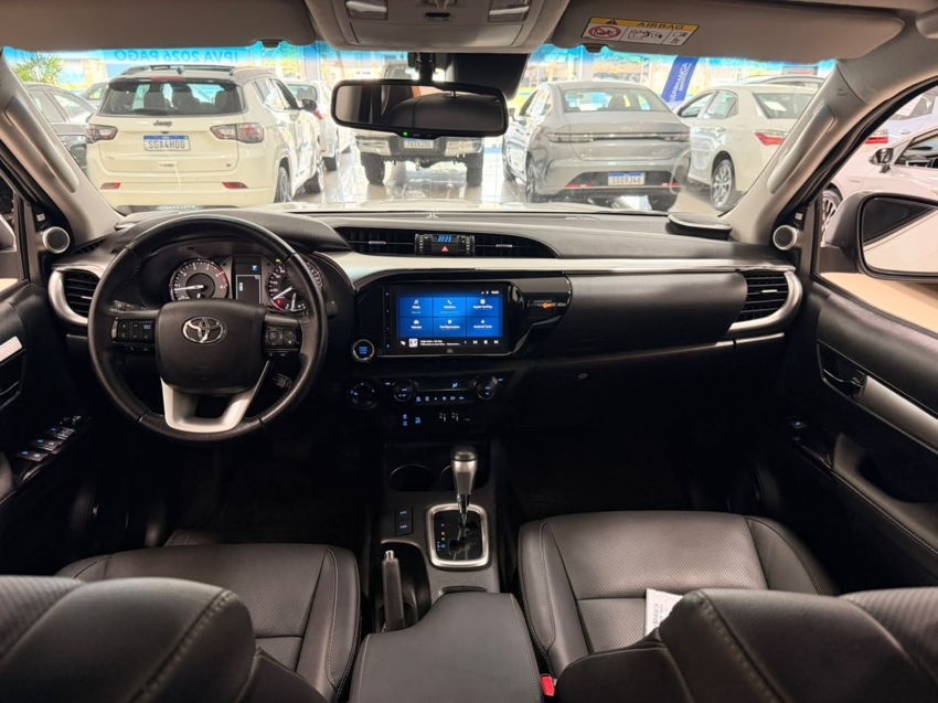 Toyota HILUX 2.8 D-4D TURBO DIESEL CD SRX PLUS 4X4 AUTOMÁTICO 12