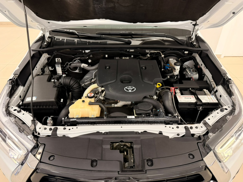 Toyota HILUX 2.8 D-4D TURBO DIESEL CD SRX PLUS 4X4 AUTOMÁTICO 6