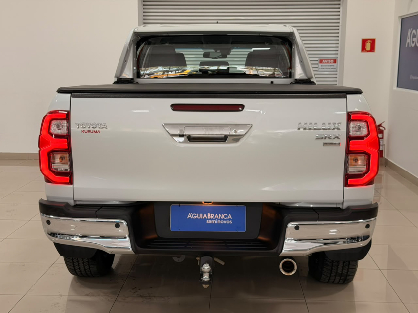 Toyota HILUX 2.8 D-4D TURBO DIESEL CD SRX PLUS 4X4 AUTOMÁTICO 9