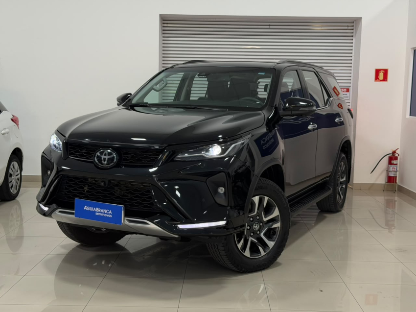 Toyota HILUX SW4 2.8 D-4D TURBO DIESEL SRX PLATINUM 4X4 AUTOMÁTICO