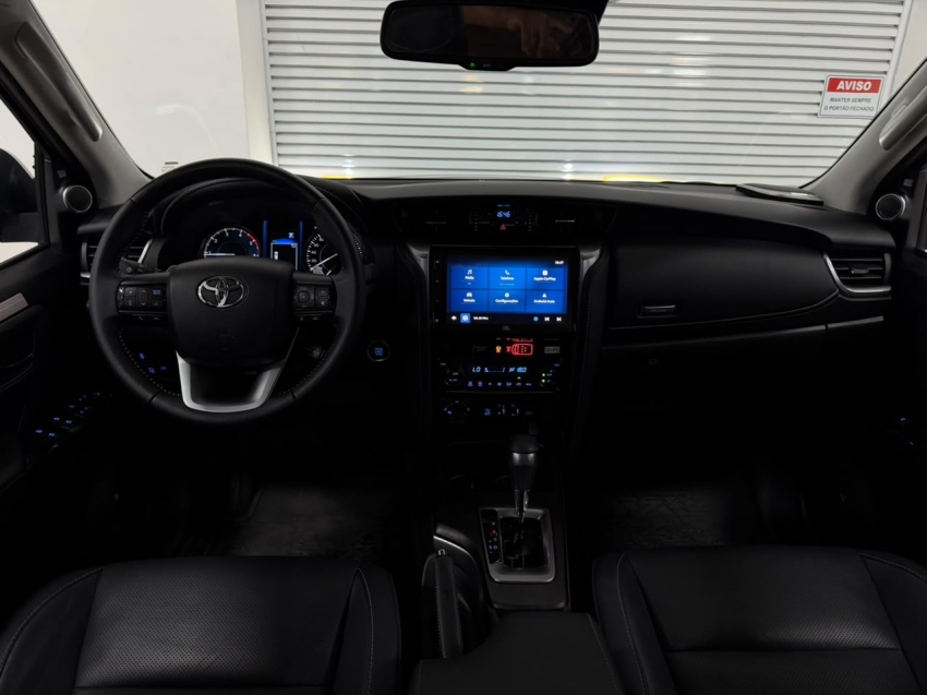 Toyota HILUX SW4 2.8 D-4D TURBO DIESEL SRX PLATINUM 4X4 AUTOMÁTICO 15