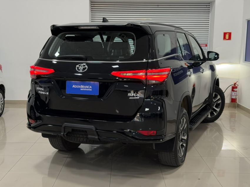 Toyota HILUX SW4 2.8 D-4D TURBO DIESEL SRX PLATINUM 4X4 AUTOMÁTICO 11