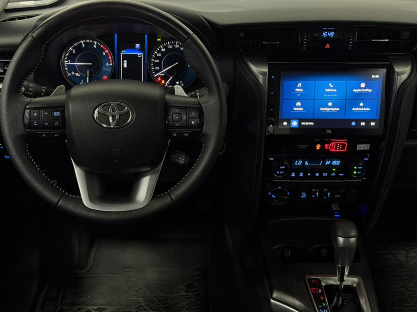 Toyota HILUX SW4 2.8 D-4D TURBO DIESEL SRX PLATINUM 4X4 AUTOMÁTICO 17