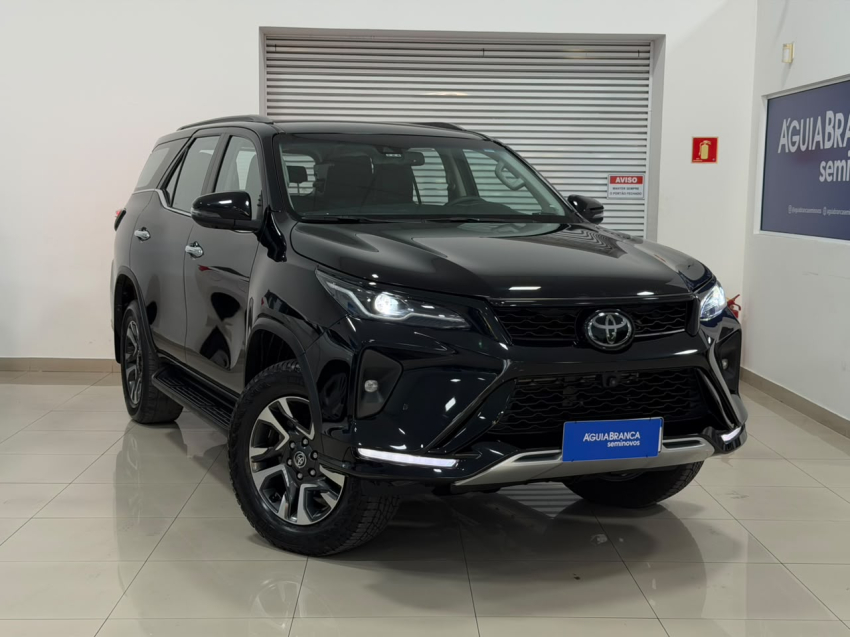 Toyota HILUX SW4 2.8 D-4D TURBO DIESEL SRX PLATINUM 4X4 AUTOMÁTICO 4