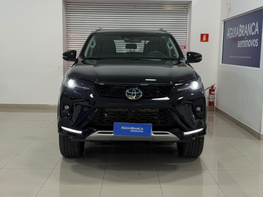 Toyota HILUX SW4 2.8 D-4D TURBO DIESEL SRX PLATINUM 4X4 AUTOMÁTICO 3