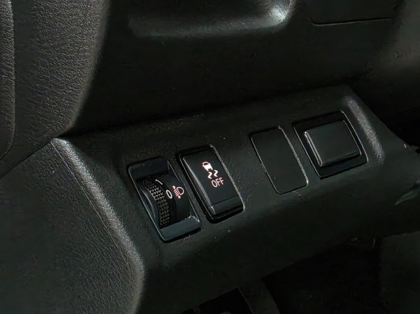 Nissan FRONTIER 2.3 16V TURBO DIESEL XE CD 4X4 AUTOMÁTICO 19