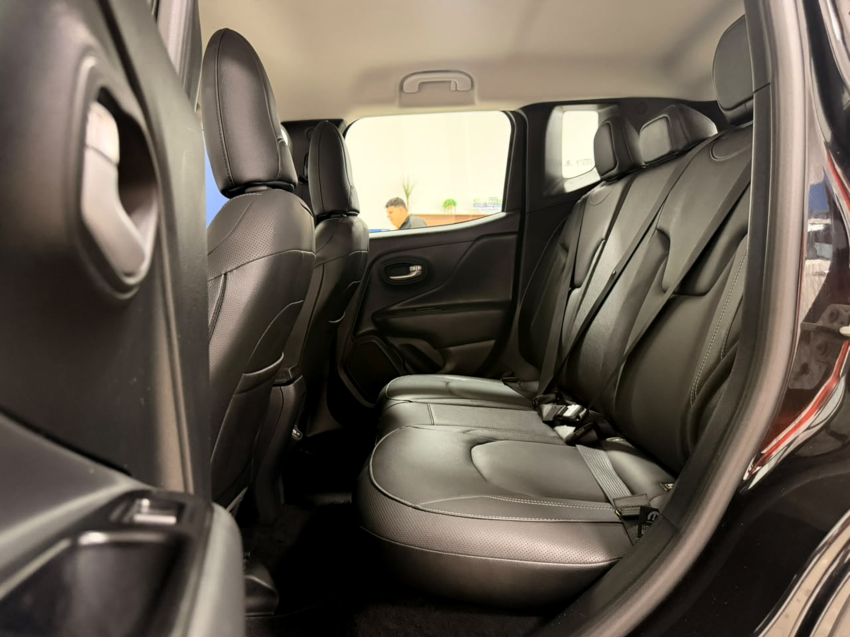 JEEP RENEGADE 1.3 T270 TURBO FLEX LONGITUDE AT6 23