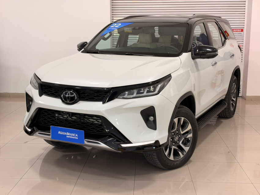 Toyota HILUX SW4 2.8 D-4D TURBO DIESEL DIAMOND 7L 4X4 AUTOMÁTICO