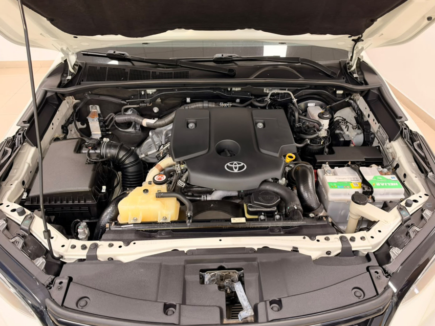Toyota HILUX SW4 2.8 D-4D TURBO DIESEL DIAMOND 7L 4X4 AUTOMÁTICO 5