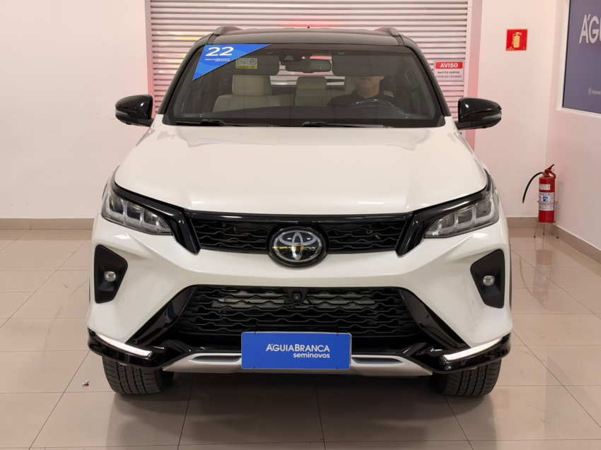 Toyota HILUX SW4 2.8 D-4D TURBO DIESEL DIAMOND 7L 4X4 AUTOMÁTICO 3