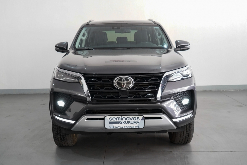 Carro Toyota HILUX SW4