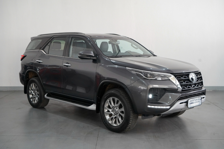Carro Toyota HILUX SW4