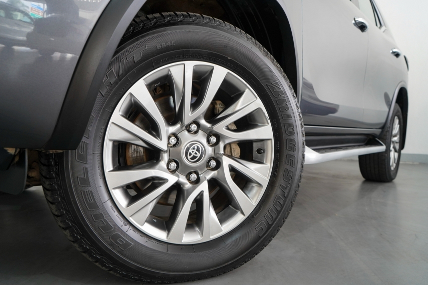Carro Toyota HILUX SW4