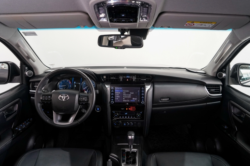 Carro Toyota HILUX SW4