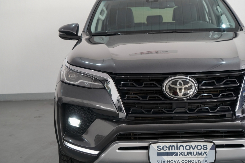 Carro Toyota HILUX SW4