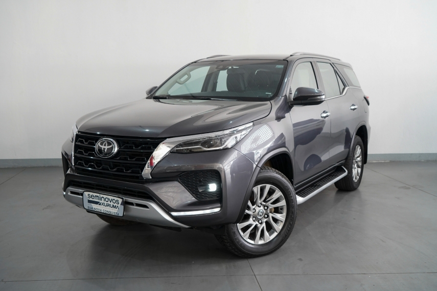Carro Toyota HILUX SW4