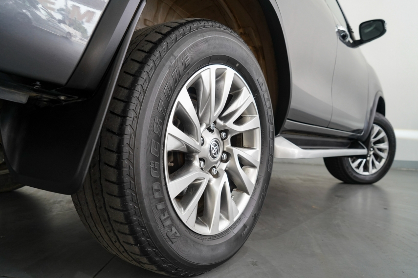 Carro Toyota HILUX SW4
