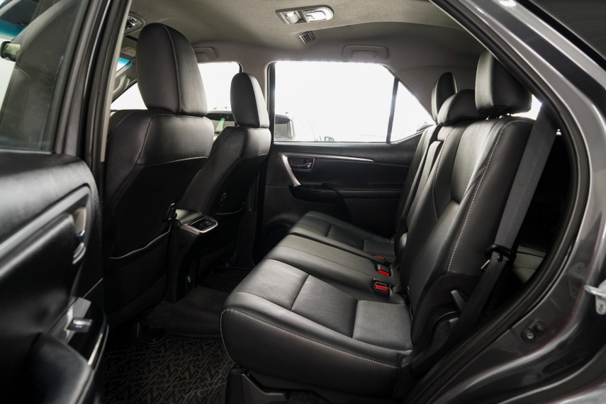 Carro Toyota HILUX SW4